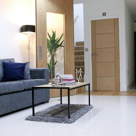 Lovely Studio Apartment With Access For Wheel-Chairs In Sydenham Londra Esterno foto