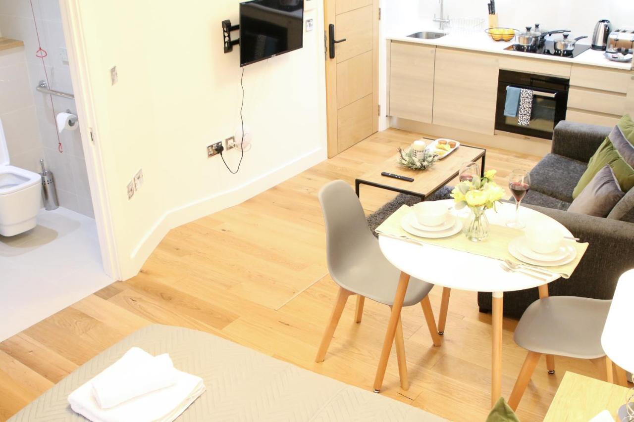 Lovely Studio Apartment With Access For Wheel-Chairs In Sydenham Londra Esterno foto