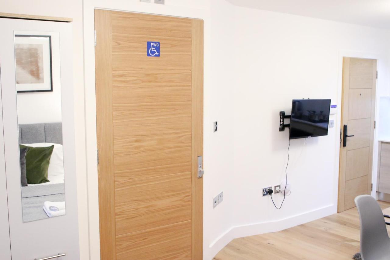 Lovely Studio Apartment With Access For Wheel-Chairs In Sydenham Londra Esterno foto