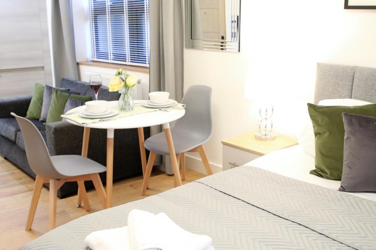 Lovely Studio Apartment With Access For Wheel-Chairs In Sydenham Londra Esterno foto
