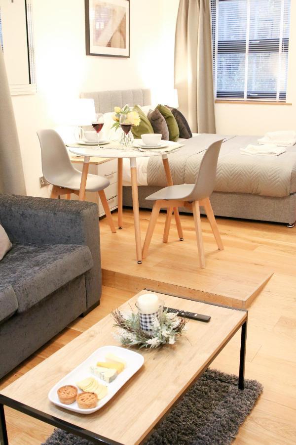 Lovely Studio Apartment With Access For Wheel-Chairs In Sydenham Londra Esterno foto