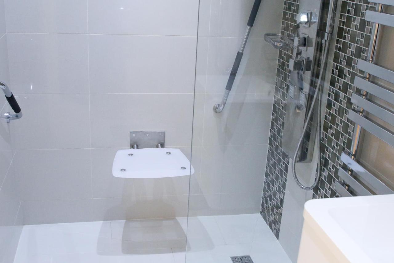 Lovely Studio Apartment With Access For Wheel-Chairs In Sydenham Londra Esterno foto