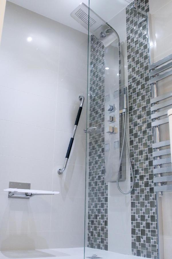 Lovely Studio Apartment With Access For Wheel-Chairs In Sydenham Londra Esterno foto