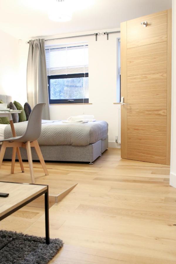 Lovely Studio Apartment With Access For Wheel-Chairs In Sydenham Londra Esterno foto