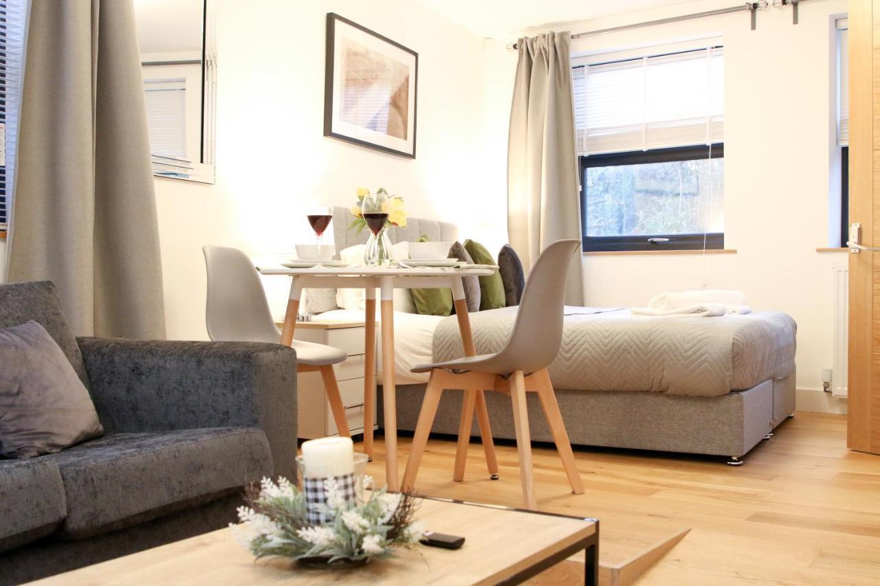 Lovely Studio Apartment With Access For Wheel-Chairs In Sydenham Londra Esterno foto