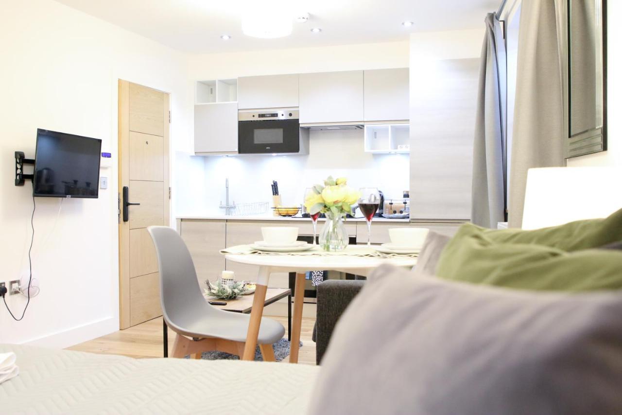 Lovely Studio Apartment With Access For Wheel-Chairs In Sydenham Londra Esterno foto