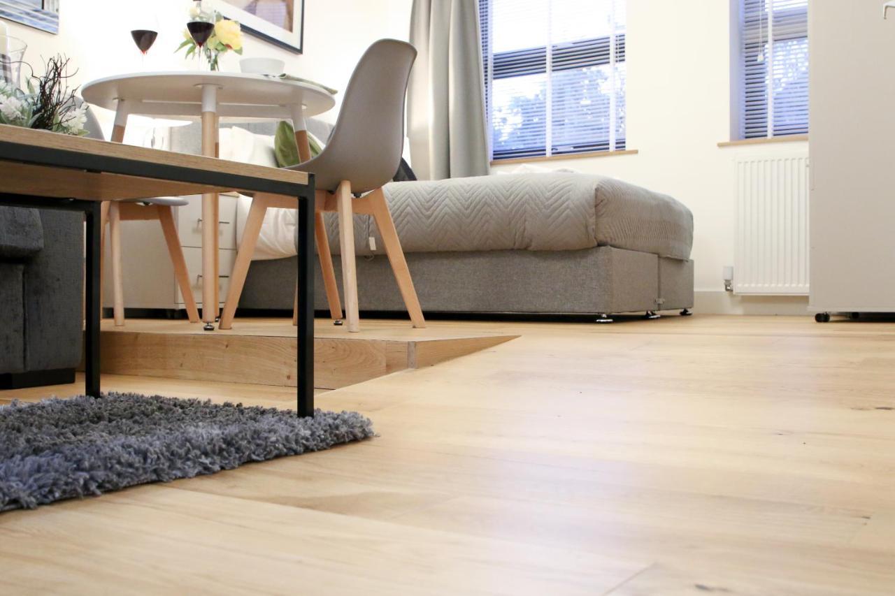 Lovely Studio Apartment With Access For Wheel-Chairs In Sydenham Londra Esterno foto